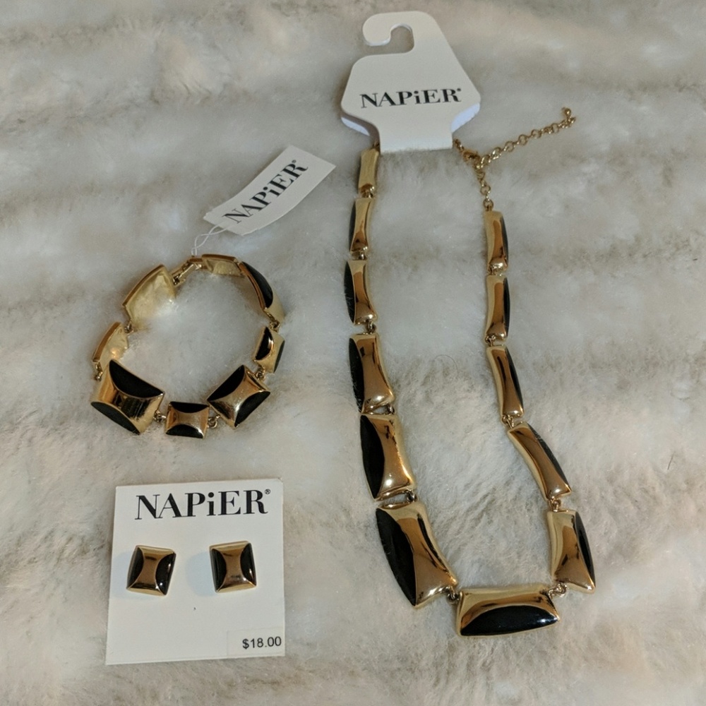 Napier Set NWT
